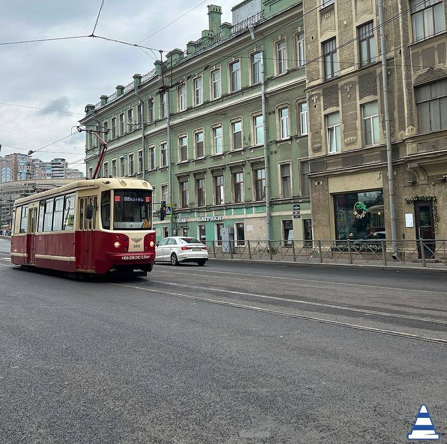 Завершился ремонт трамвайных путей в Петроградском районе На улице Куйбышева участок, пролегающий от Сампсониевского моста до ул. Чапаева был завершен ремонт трамвайных путей. Специалисты обновили дорожное полотно и уложили новые рельсы. В зоне трамвайных путей был уложен литой асфальтобетон. Сегодня успешно прошла контрольная обкатка новых путей. А уже завтра трамваи 3, 6 и 40 вернутся к привычным маршрутам. Фото: комитет по развитию транспортной инфраструктуры Санкт-Петербурга Вечерний Санкт-Петербург