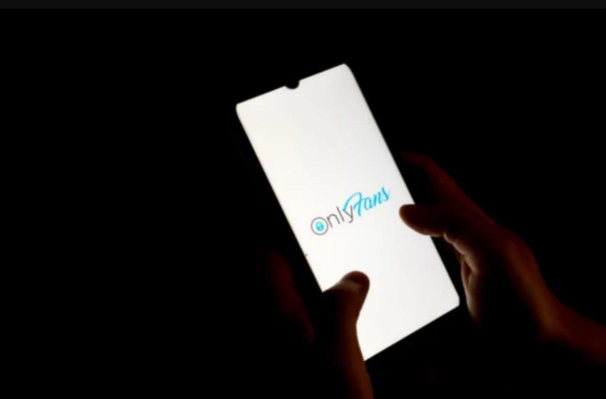Модели Onlyfans задолжали Украине более 380 миллионов налогов ГНС По данным Налоговой службы с доходов полученных в течение 2020 2022 г г от размещения контента на платформе Onlyfans налоговый долг граждан Украины составил 384 7 млн грн Также в службе сообщили что 10 марта 2025 были получены данные от компании Fenix International Ltd об объемах доходов украинцев на Onlyfans за 2023 год Эта информация уже предварительно проработана ГНС и направлена на отработку в территориальные органы В то же время в ГНС не уточнили какая сумма налогов ожидается по результатам 2023 года для украинских моделей использовавших платформу НАШИ РЕСУРСЫ Telegram YouTube RUTUBE
