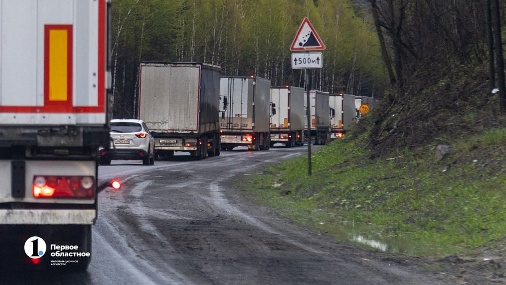 Челябинским дальнобойщикам готовы платить почти 200 тысяч рублей  Предлагаемая им зарплата выросла на 41%. Крупные суммы работодатели указывают в вакансиях водителей-экспедиторов и водителей манипуляторов – 121 и 114 тысяч. Рост на 24% и 37% соответственно.  Такими зарплатами привлекают востребованных работников. В транспортной сфере растут объемы грузоперевозок и активно развивается логистическая инфраструктура.    / Прислать новость