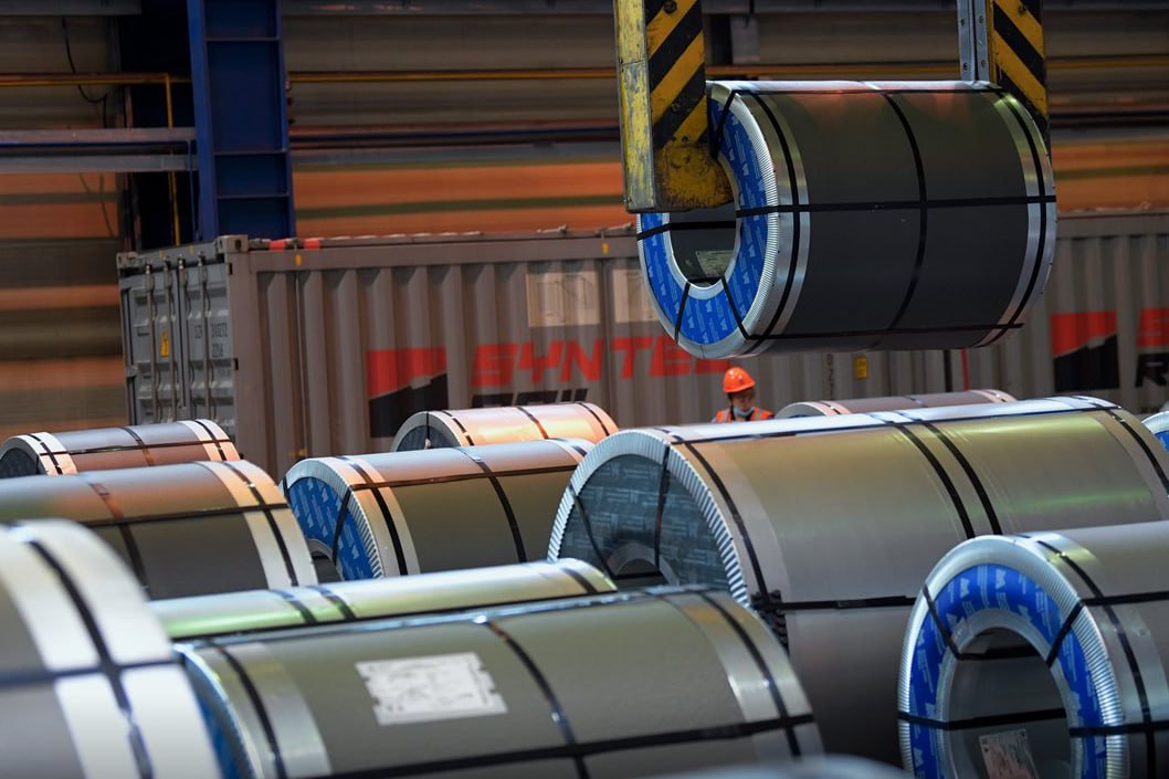 Повышение спроса в Китае и перебои с поставками из Австралии привели к росту мировых цен на металлургическое сырье с начала года в среднем на 4 В России сырье для сталеваров торгуется с дисконтами что создает предпосылки для увеличения котировок Рост внутренних цен на сталь при этом ожидается только во втором третьем квартале 2026 года и будет постепенным jkinvest news jkinvest