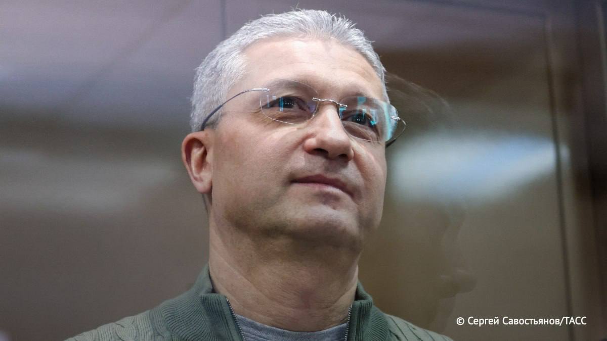 Суд огласит приговор Тимуру Иванову и его бывшему подчиненному по делу о растрате при покупке паромов для Керченской переправы.  "Мосгорсуд огласит приговор по делу Иванова и Филатова в 15:00 мск"