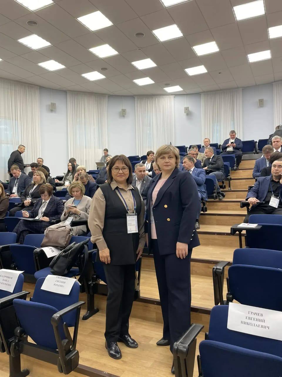 ВАРМСУ провела стратегическую сессию Инструменты устойчивого роста муниципальных образований в рамках проекта Муниципальный диалог Её участниками стали более 150 представителей муниципалитетов эксперты федеральных органов власти и две команды проектных команд по финансам и бюджету и по экономике муниципалитетов От Амурской области участие приняли замглавы Бурейского МО начальник финансового управления Ирина Армаева и первый замглавы Свободного Марина Будник Цель сессии обмен опытом и выработка совместных предложений направленных на повышение финансовой устойчивости муниципальных образований и развитие их экономического потенциала в современных условиях Это была важная платформа для открытого и продуктивного диалога между местной властью и федеральными органами власти с акцентом на вопросы эффективного управления ресурсами муниципалитетов и повышение качества жизни граждан отмечают участники ВАРМСУ Амурскаяобласть