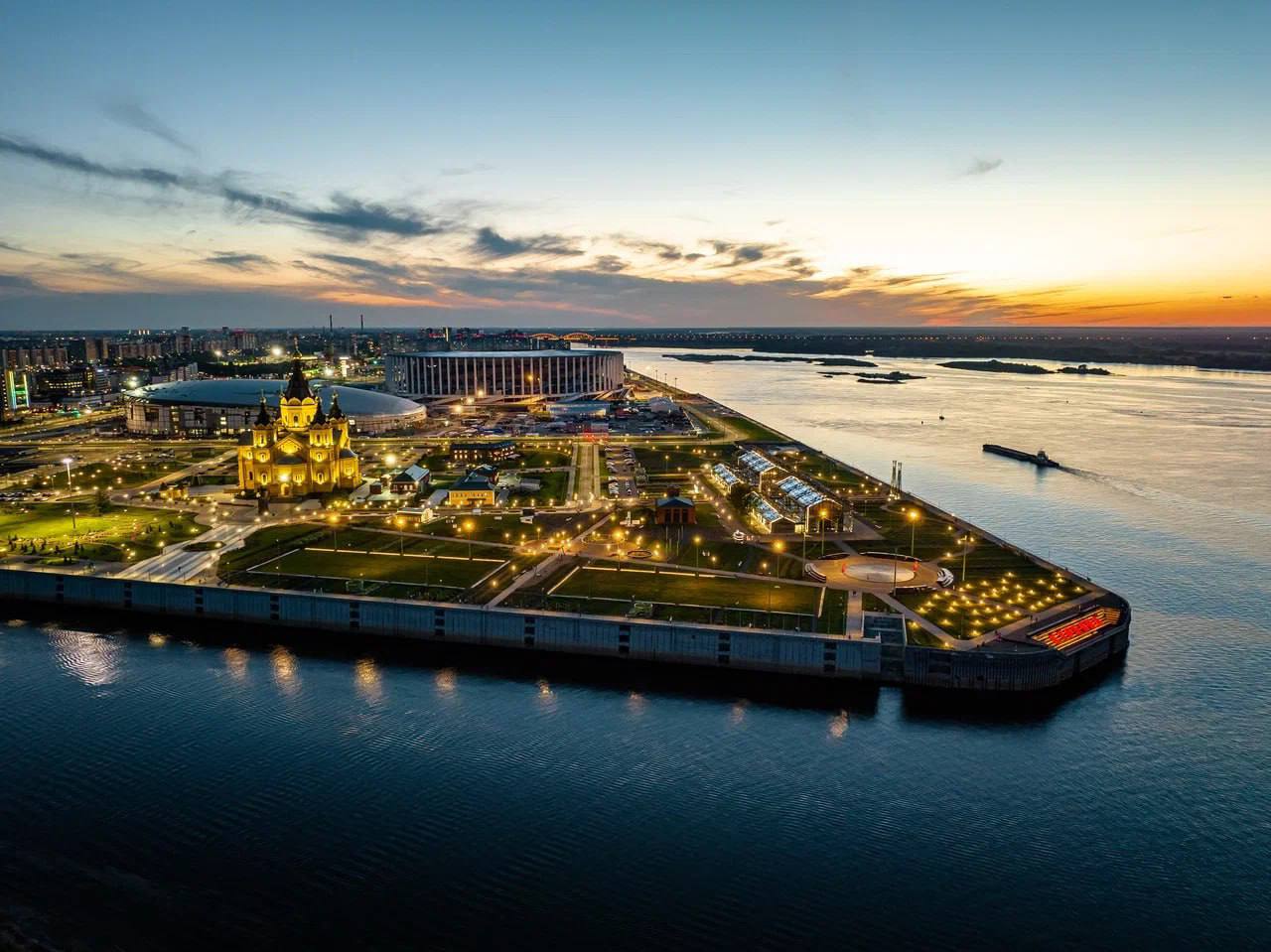 В акватории Стрелки в Нижнем Новгороде может появиться памятник символ идеи русской Свободы и непринятия внешнего диктата Глеб Никитин с председателем РВИО Владимиром Мединским объявили старт конкурса на лучший архитектурно художественный проект Прообразом памятника общенациональным символом может стать Козьма Минин