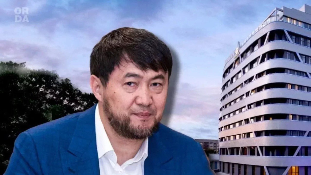 Рынок Сатыбалды продадут за 28 миллиардов тенге Речь идёт о рынке Байсат большую часть которого олигарх Кайрат Сатыбалды добровольно вернул на баланс государства Компания по управлению возвращёнными активами сообщила что аукцион пройдёт 18 ноября 2025 го Стартовая цена 28 6 млрд тенге В 2024 году часть рынка Байсат которая на бумагах принадлежала сыну Кайрата Сатыбалды Бауыржану Нурсултану вернули в собственность государства СМЭС Алматы признал что имущество состоящее из трёх объектов общей площадью 4221 4 м² и земли на 1 4 га находилось в собственности аффилированных между собой компаний Бауыржана А в рамках досудебного расследования Кайрат Сатыбалды добровольно вернул большую часть рынка Тем временем КУВА пытается продать люксовые часы олигарха Покупателей нет цена стремительно падает t me orda kz
