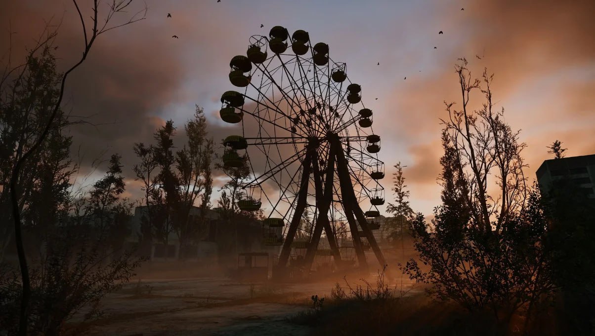 GSC Game World анонсировала порт S.T.A.L.K.E.R. 2: Heart of Chornobyl на PlayStation 5. Игра доберётся до консоли Sony в конце 2025 года, о чём рассказывает анонсирующий трейлер. Разработчики обещают использовать все возможности PlayStation 5. Например, адаптировать шутер к контроллеру DualSense, включая тактильную вибрацию и адаптивные триггеры. А игроки на PS5 Pro смогут насладиться некими дополнительными «техническими усовершенствованиями». Заодно разработчики предлагают добавить S.T.A.L.K.E.R. 2 в своей список желаемого в PS Store. Правда, в момент публикации трейлера страницы игры в консольном магазине не было. Сам ролик получился очень забавным: в нём командир наслаждается шутером на местной вариации PlayStation 5 в тот момент, пока его бойцы превращаются в зомби.