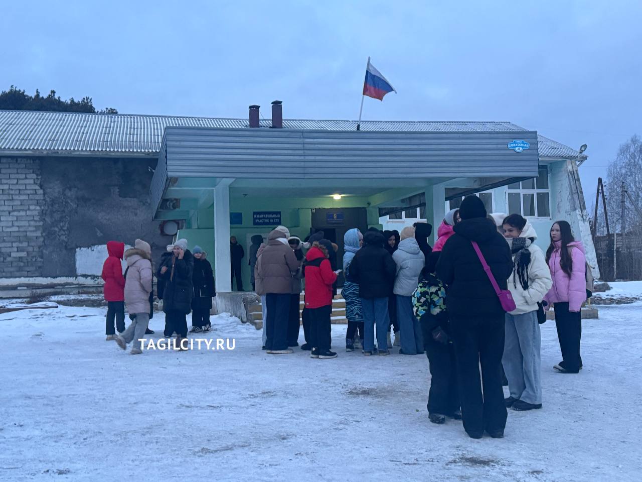 Телеканал ТНТ снимает в Николо-Павловском сюжет про местный ДК. Якобы тут обитают призраки. Среди экстрасенсов - Олег Шепс.    Подписаться   Присылайте фото, видео и новости