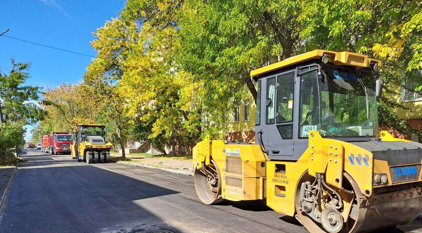 В Бердянском районе завершили ремонт автодороги На участке Приморск Борисовка Дмитровка Софиевка завершены дорожные работы Подрядчики уложили 1500 тонн асфальта и отремонтировали 8000 кв м покрытия Основное внимание уделялось участкам с интенсивным движением и высоким износом Работы проведены в рамках программы по улучшению дорожной инфраструктуры района Бердянск РемонтДорог Инфраструктура НОВЫЙ МЕЛИТОПОЛЬ