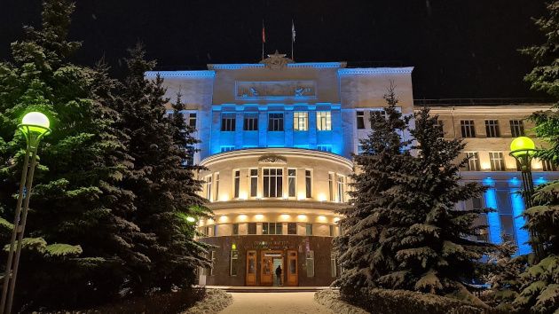 В правительстве Архангельской области появится ещё один первый заместитель  Сегодня на сессии областного Собрания были внесены изменения в отдельные областные законы, касающиеся состава правительства Архангельской области. Губернатору дана возможность учреждать новую должность первого заместителя правительства региона.   Увеличатся ли расходы областной казны с её появлением? Подробности здесь.