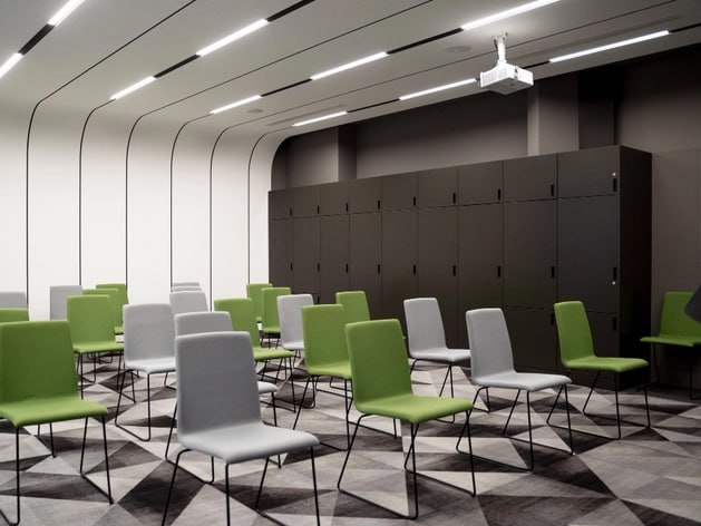 В перечень нижегородских концессий включили конгресс центр за 41 2 млрд руб Правительство Нижегородской области включило многофункциональный комплекс Нижний Экспо в перечень объектов в отношении которых планируется заключить концессионные соглашения в 2026 г Стоимость проекта оценивается в 41 2 млрд руб Согласно документу с сайта регионального кабмина общая площадь комплекс зданий конгрессно выставочного центра с гостиницей составит более 103 6 тыс кв м Срок создания объекта 3 5 г Деловой квартал НН