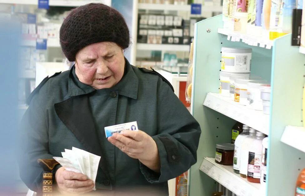 В Госдуме предлагают компенсировать малоимущим пенсионерам траты на лекарства с такой идеей к главе Минздрава Мурашко обратились руководитель фракции СРЗП Миронов и глава думского комитета по развитию гражданского общества Лантратова документ есть в распоряжении РИА Новости Депутаты в обращении предлагают за счет федерального бюджета полностью компенсировать траты на лекарства пенсионерам с доходом ниже 1 5 кратного размера прожиточного минимума Есть новости Присылай Главный по новостям
