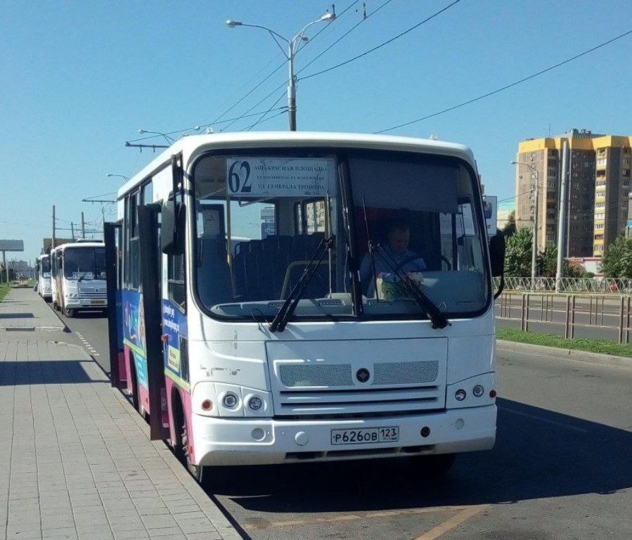 В Краснодаре подорожает проезд  ещё на 15 автобусных маршрутах    Жителям придётся платить 55 рублей вместо 45 за поездку по городу. На пригородных маршрутах стоимость будет рассчитываться по тарифным участкам.    с 22 октября - автобусы № 26, 45,  67, 90, 95, 166А, 174А  с 23 октября - № 60, 61, 77  с 24 октября - № 85  с 25 октября - № 138А  с 26 октября - № 62  с 27 октября - № 38 и 40