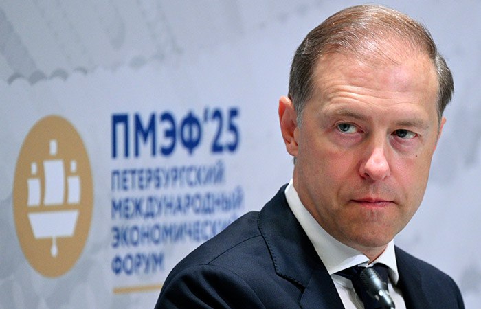 Проект по производству разработанного концерном ВКО "Алмаз-Антей" электрокроссовера e-Neva пока поставлен на паузу, сообщил журналистам в кулуарах ПМЭФ-2025 первый вице-премьер РФ Денис Мантуров.В России12 апреля 2023Завод Toyota в Петербурге будет выпускать электрокар "Алмаз-Антея" E-Neva с 2026 годаЧитать подробнее"Сейчас мы поставили его на паузу, имею в виду приоритетность тех основных задач, которыми сегодня занят "Алмаз-Антей".