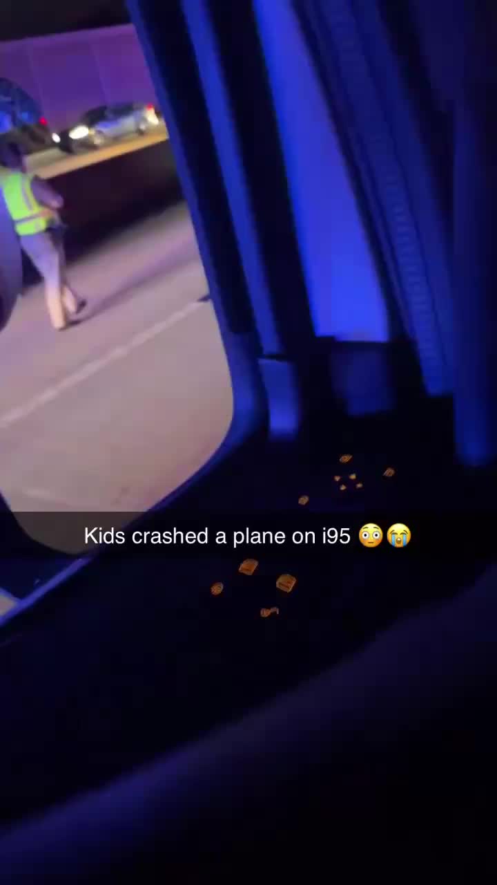 Столкновение самолета с автомобилем во Флориде: женщина госпитализирована