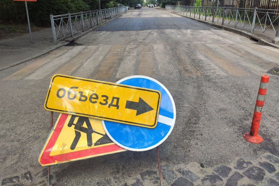 В Калининграде ищут подрядчика для капремонта ул Летней Власти Калининграда ищут подрядчика для капитального ремонта ул Летней В числе запланированных работ ремонт проезжей части и тротуаров а также обустройство велодорожки Максимальная стоимость контракта 72 858 006 рублей Источник финансирования бюджет Калининграда Срок исполнения контракта 260 дней Приступить к ремонту необходимо сразу после его заключения На работы отводится 230 дней Объект будет переходящим на 2026 й год сообщила пресс служба горадминистрации Фото пресс служба администрации Калининграда