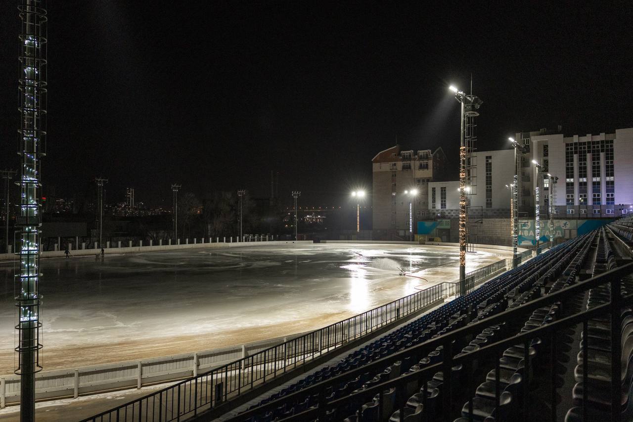 Русская лыжня и каток на стадионе Авангард откроются сегодня В субботу 27 декабря во Владивостоке откроются бесплатные городской каток на стадионе Авангард и лыжня на острове Русский в посёлке Канал Лыжня заработает с 12 00 а каток с 14 00 Прокат бесплатный