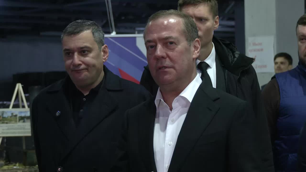 Дмитрий Медведев поддержал волонтёров в Курском приграничье