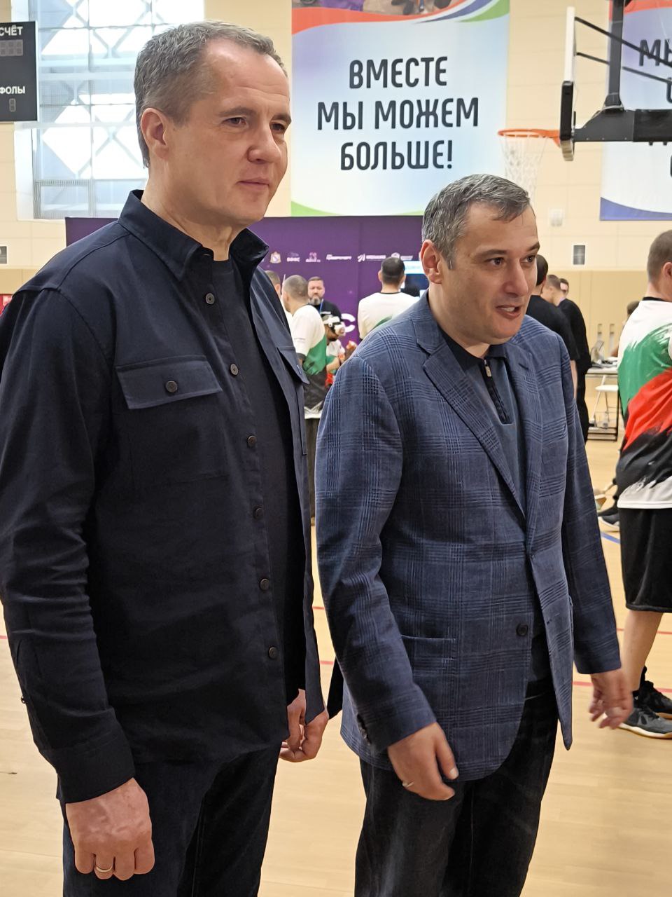 Сегодня в Белгородской области работает курская делегация во главе с Александром Хинштейном. За частью визита понаблюдал руководитель «Белгород №1» Владимир Корнев. С раннего утра Хинштейн вместе с Вячеславом Гладковым смотрят социальные объекты региона центральный парк, «Сирень», центр адаптивных видов спорта и другие . Хинштейн отметил, что за 4 часа постоянного пребывания на улице к Гладкову всего один раз подошли с критикой — все остальные благодарили и фотографировались. В том числе поэтому куряне хотят перенять лучшее, что есть у белгородцев например подход к набережной . Ну а Гладков тоже поделился планами — например, уже через полтора года рядом в спорт кластере рядом с «Вершиной» должен появиться 50-метровый стрелковый тир. Подпишись на «Белгород №1»