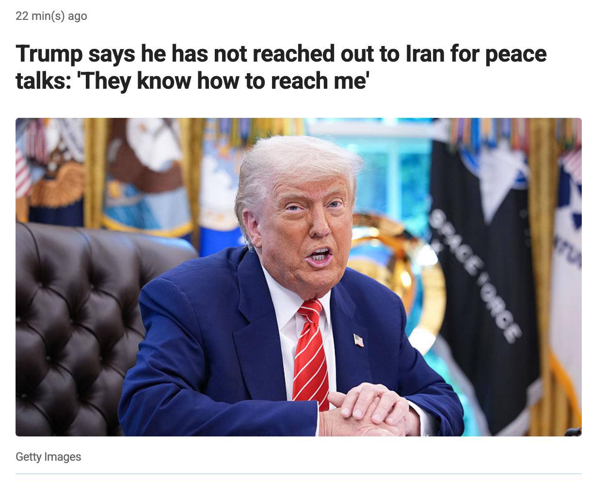 Трамп заявил, что ожидает "полной капитуляции" Ирана, передает Fox News. «У меня нет желания вести переговоры с Ираном. Я ожидаю не меньше, чем его полную капитуляцию», - заявил президент США, приземляясь в Вашингтоне. При этом он дал понять, что готов вернуться за стол переговоров с Тегераном. «Если они хотят поговорить, они знают, как связаться со мной. Им следовало принять сделку, которая была на столе — это спасло бы много жизней!» - написал Трамп в Truth Social. По данным израильской прессы, Трамп сделает Ирану предложение «последнего шанса» и в случае отказа США могут присоединиться к ударам. НАШИ РЕСУРСЫ: Telegram Tik-tok YouTube RUTUBE