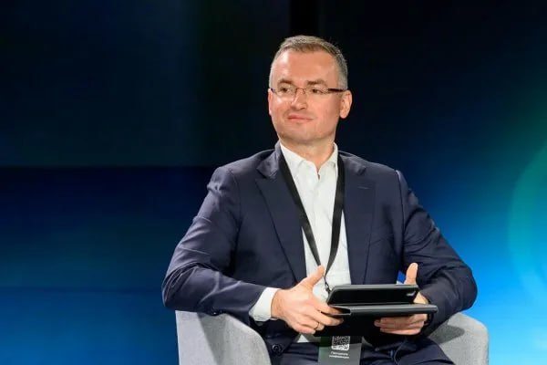 Минфин поддержал доступ квалов к торгам криптовалютой но после прохождения тестирования Об этом журналистам сообщил замминистра финансов Иван Чебесков в кулуарах Международного форума Россия образ будущего организованного Финансовым университетом Слова Чебескова передает корреспондент РБК Инвестиций Чебесков отметил что для криптовалюты как инвестиционного инструмента должны быть ограничения поскольку это высоковолатильный инструмент В октябре в ЦБ также допустили что квалы могут получить доступ к торгам криптовалютой после прохождения специального теста jkinvest news jkinvest