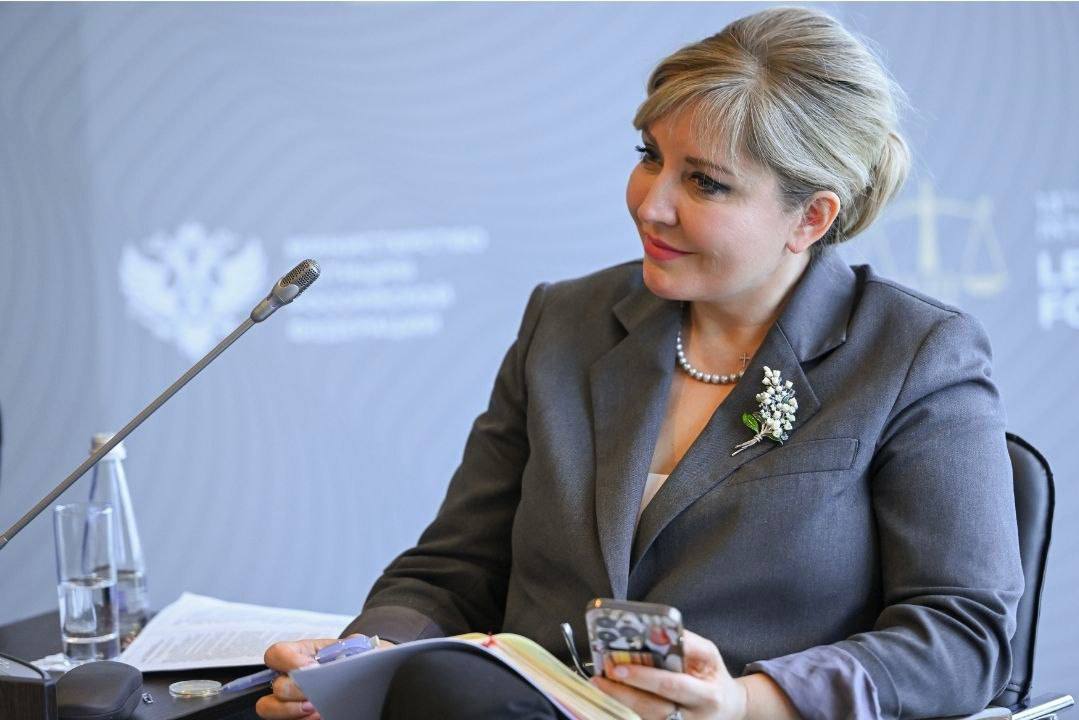Член СПЧ, глава «Белого Интернета» Элина Сидоренко на сессии ПМЮФ напомнила, что через 9 дней вступают в силу поправки в законодательство, связанные с оборотными штрафами за незаконный оборот персональных данных. «Занимаясь в рамках платформы «За бизнес» работой с бизнесом, я могу вам однозначно сказать: сегодня малое и среднее предпринимательство, особенно малое, вообще не приблизилось к пониманию своей собственной цифровой стратегии в части обеспечения киберустойчивости и защиты персональных данных», - заявила Сидоренко.