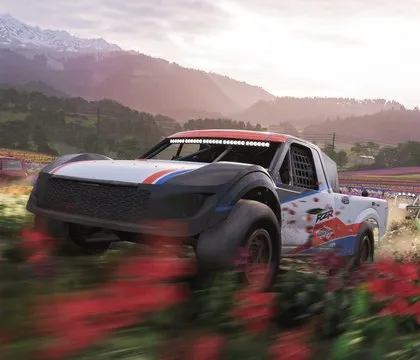 Playground Games показала шесть минут живого геймплея Forza Horizon 6 и представила карту игры Разработчики из студии Playground Games опубликовали новый геймплейный трейлер ожидаемой гоночной игры Forza Horizon 6 В нем показали шесть минут игрового процесса из начала сюжетной кампании проекта В ролике можно увидеть прохождение ряда показательных заездов на нескольких машинах которые проходят в разных частях мира игры