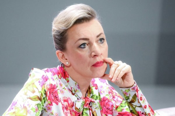 В МИДе РФ назвали «беззубой» реакцию ООН на нарушения прав русскоязычных в Латвии Так в министерстве прокомментировали замечание комитета по правам человека по очередному докладу властей страны о выполнении своих обязательств в рамках Международного пакта о гражданских и политических правах. «Серьёзные нарушения прав русскоязычного населения не получили адекватной оценки ооновцев. Комитет предпочёл упомянуть их лишь вскользь. В заключительных замечаниях говорится о том, что требование издавать оплачиваемые предвыборные материалы только на латышском языке может ограничить возможности языковых меньшинств принимать полноценное участие в избирательном процессе», — заявила официальный представитель МИДа Мария Захарова. Подпишись на «Говорит Москва»