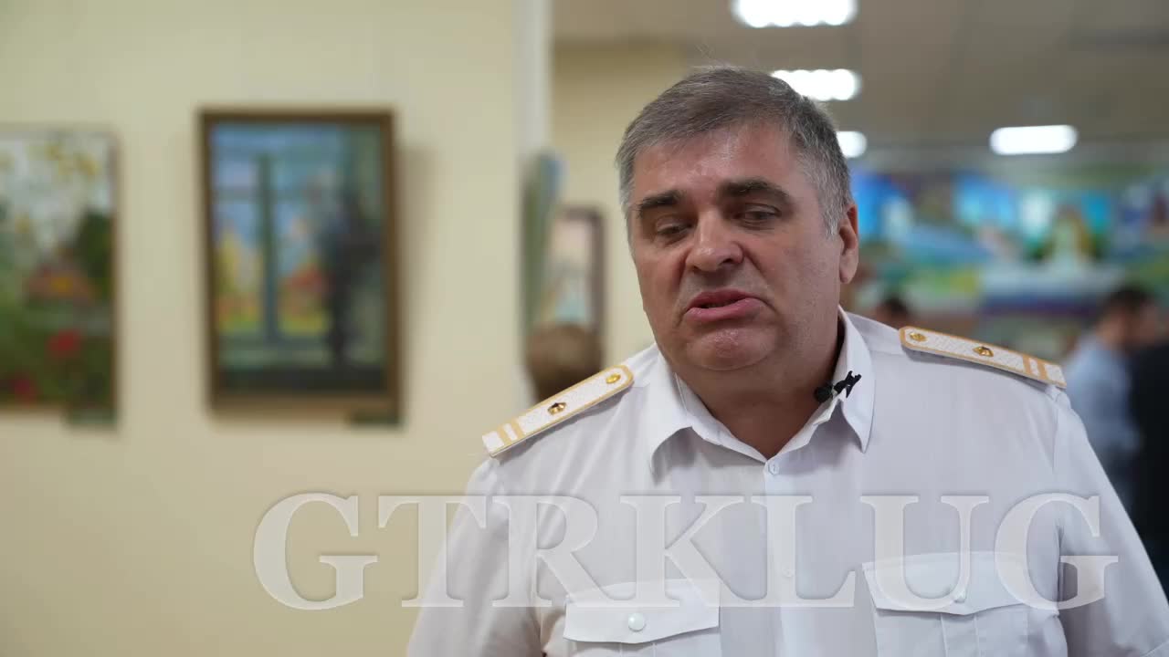 В Луганске открылась выставка «Россия - Родина моя» с 56 картинами