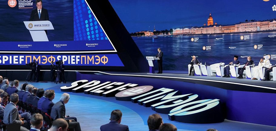 Площадь стенда Петербурга на ПМЭФ 2026 превысит 1600 кв м Санкт Петербург на XXIX Петербургском международном экономическом форуме ПМЭФ 2026 представит экспозиционно деловую зону посвященную ключевым промышленным и инновационным проектам города Ее площадь составит 1679 кв м сообщил вице губернатор города Валерий Москаленко по итогам первого заседания рабочей группы по подготовке к ПМЭФ 2026  План подготовительных мероприятия к форуму уже согласован с профильными федеральными службами представителями фонда Росконгресс и органами власти Петербурга Отраслевые комитеты и бизнес города начали направлять предложения в Смольный Особое внимание будет уделено павильону Душа России который станет витриной культурного наследия и креативных индустрий народов России   Напомним ПМЭФ 2026 пройдет с 3 по 6 июня страной гостем станет Саудовская Аравия Фонд Росконгресс Telegram Max
