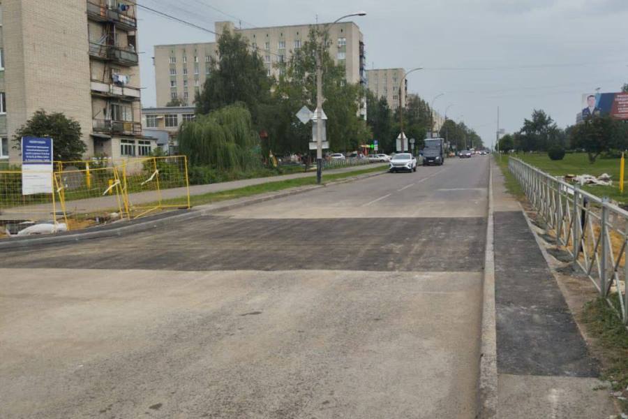 В Тамбове раньше срока открыли движение по улице Магистральной  Движение по улице Магистральной в Тамбове открыли раньше намеченного срока — почти на неделю. Специалисты филиала АО «РИР Энерго» — «Тамбовская генерация» — завершили работы под проезжей частью дороги.  На участке улиц Магистральной и Социалистической теплоэнергетики меняют более 2,5 километров трубопровода диаметром 300 мм. К работам приступили в середине июля.    администрация города Тамбова    ИА "Онлайн Тамбов.ру"