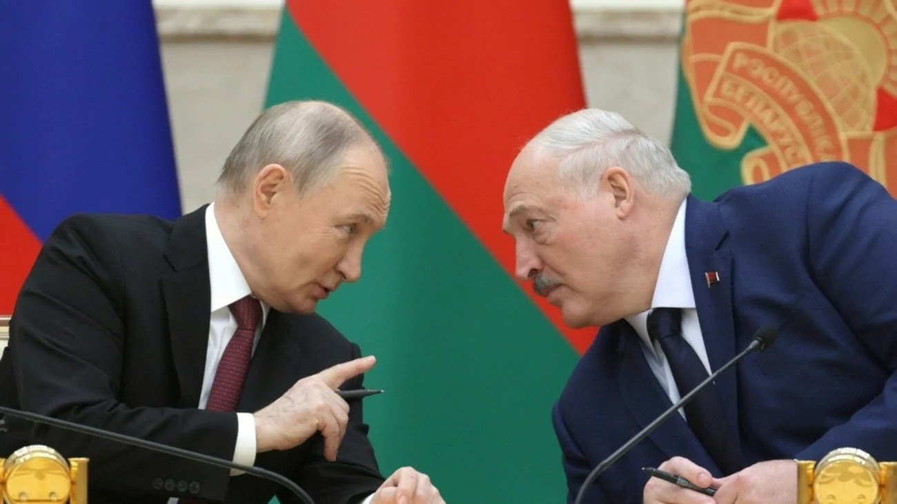 Путину доверяют 78,4% россиян — ВЦИОМ.  На вопрос о доверии Путину положительно ответили 78,4% участников опроса  плюс 0,5 п.п. , уровень одобрения деятельности президента вырос на 0,3 п.п. и составляет 74,7% — Всероссийский центр изучения общественного мнения.  Уровень поддержки «Единой России» составил 33,7%  плюс 0,6 п. п. , КПРФ - 9,5%  минус 0,1 п. п. , ЛДПР - 10,3%  минус 0,6 п. п. , «Справедливой России - За правду» - 4%  минус 0,1 п. п. , «Новых людей» - 7,5%  плюс 0,4 п. п.   #опрос #едро #лдпр #кпрф #срзп #путин