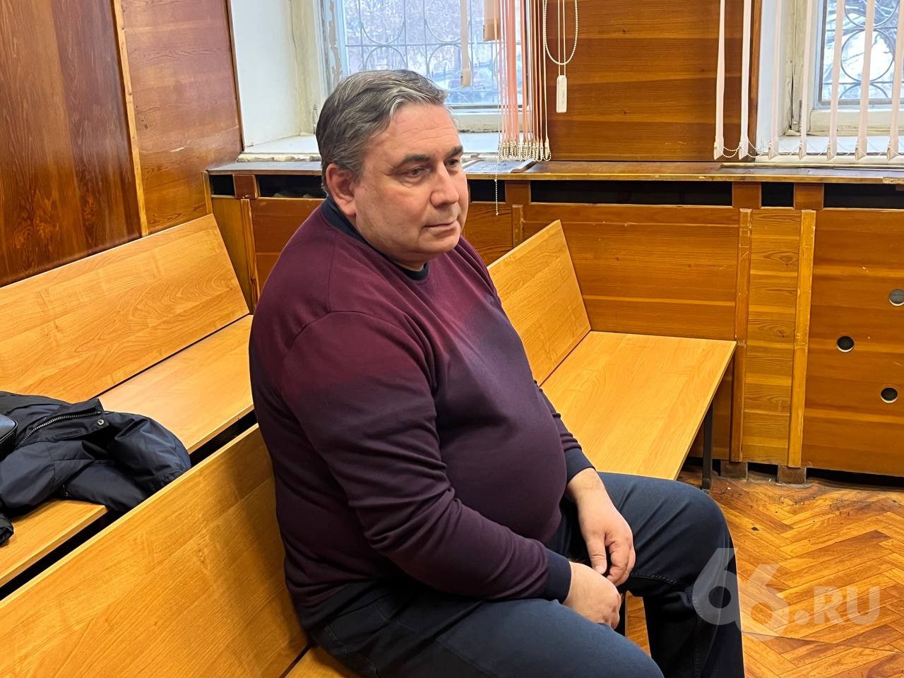 Осужденный за взятку Смирнов продолжит работать на крупного застройщика Бывший глава МинЖКХ региона во время судебного процесса над ним устроился в компанию PRINZIP Он был помощником гендиректора После назначения наказания Смирнов продолжит работать в компании Оснований для увольнения нет заявил Николай Смирнов в разговоре с корреспондентом 66 RU Новости из Екатеринбурга