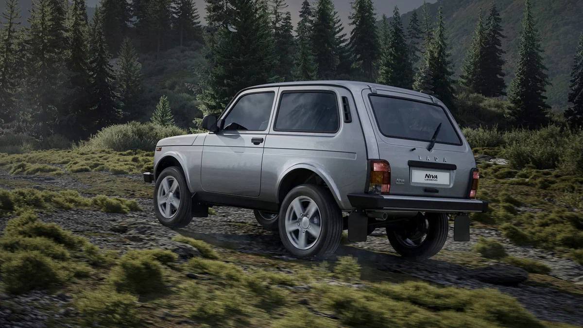 АвтоВАЗ приостановил производство Lada Niva Legend — её собираются обновить   На официальном сайте марки все версии внедорожника получили пометку «не производится». По информации «Лада.Онлайн», в Тольятти готовят Niva Legend к плановому обновлению.  Внедорожнику могут расширить комплектации и добавить новых опций, в числе которых, вероятно, появятся подушки безопасности и новая светотехника.    Любишь оффроуд и прилючения? Тогда тебе к нам — в Журнале Авто.ру мы прямо сейчас выбираем лучший внедорожник России в экспедициях по всей стране!