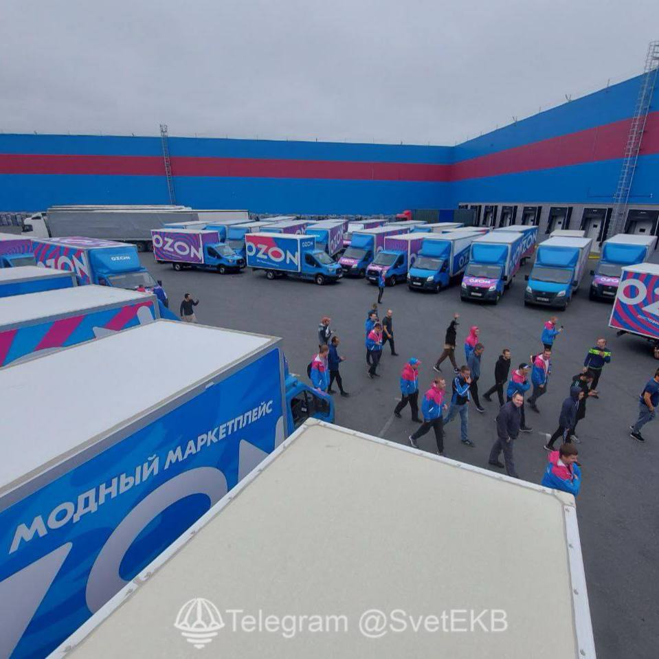 Склады «переедут» из Екатеринбурга за город  Врио губернатора Свердловской области Денис Паслер заявил о планах по переносу складских помещений за пределы города.  «В городе есть немало таких площадок. Они разрозненные, хаотичные. Может быть, со временем будет возможность их перенести [за периметр города]», — отметил Денис Паслер в рамках «Иннопрома».  На освободившейся территории планируется возвести жилые дома и обустроить зелёные зоны.  Новости Екб тут