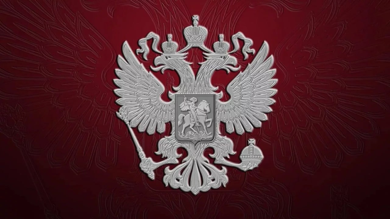 Новые правила въезда в Россию для казахстанцев: обязательно ли подавать заявку заранее? С 30 июня при въезде в Россию казахстанцам будут предлагать зарегистрироваться в специальном приложении и составить заявление. В посольстве РФ в РК рассказали, что это эксперимент. Продлится он год. Иностранцам, приезжающим в Россию по безвизовому режиму, предложат добровольно зарегистрироваться в Единой системе идентификации и аутентификации, а также в мобильном приложении RuID и составить заявление о въезде . Заявление нужно будет подавать заранее: не ранее чем за 90 дней, но не позже чем за 72 часа до поездки. В нём нужно будет указать страну отправления, цель и даты поездки, регионы посещения в России и данные детей, путешествующих вместе с родителями. Также в приложении можно будет сдать биометрические данные. При сдаче биометрии после въезда в страну в течение 10 дней надо будет завершить регистрацию данных, посетив отделение банка с документом, удостоверяющим личность. «Отсутствие заполненного заявления о въезде не окажет влияния на проведение пограничного контроля российскими пограничными органами», — подчеркнули в дипломатическом ведомстве. В посольстве рекомендовали всё-таки регистрироваться в приложении, чтобы упростить получение услуг на территории РФ. Например, покупку сим-карт российских сотовых операторов, осуществление платежей и т. д. МИД Казахстана подчёркивал, что речи о введении визового режима с Россией не идёт, но РК может принять аналогичные меры по ужесточению правил въезда. • Фото: Pixabay.