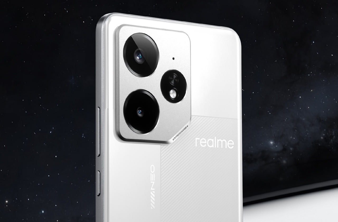 Новый смартфон Realme Neo7 будет выпущен 11 декабря, и в преддверии анонса компания продолжает раскрывать ключевые подробности о новинке.  Как сообщается, Realme Neo7 получит уровень водонепроницаемости и пыленепроницаемости по стандартам IP68 и IP69. По информации производителя, устройство способно выдерживать воздействие горячей воды и погружение на глубину до 2 метров в течение 30 минут.