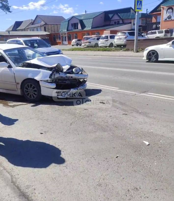В Южно-Сахалинске не разъехались Toyota Caldina и грузовик 8 июля около 17:00 в Южно-Сахалинске произошло дорожно-транспортное происшествие на улице Сахалинской. По словам очевидцев, легковой автомобиль Toyota Caldina двигался по выделенной автобусной полосе. В это время грузовик пытался повернуть направо, что и стало причиной столкновения. Информация о пострадавших уточняется. На месте работали сотрудники Госавтоинспекции.