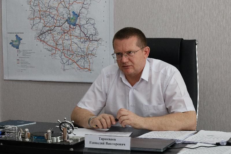 В комитете по инфраструктуре обсудили развитие дорожно-транспортной системы ЛНР 5 июня в Комитете по инфраструктуре состоялось заседание с участием министра инфраструктуры и транспорта ЛНР Альберта Апшева. В ходе мероприятия присутствующие обсудили совместную работу министерства и профильного комитета, а также развитие дорожно-транспортной системы Луганской Народной Республики. «Дорожно-транспортная сфера нашего региона продолжает активно развиваться. Мы видим тот масштаб работ, который выполняют дорожные службы и шефы-регионы. Можно с уверенностью сказать, что такого подъема транспортно-дорожного комплекса в Луганском крае никогда не было, – отметил председатель Комитета по инфраструктуре Геннадий Тараканов. – По информации Альберта Руслановича, планы по улучшению дорожного покрытия в опорных населен... Подробнее>>>