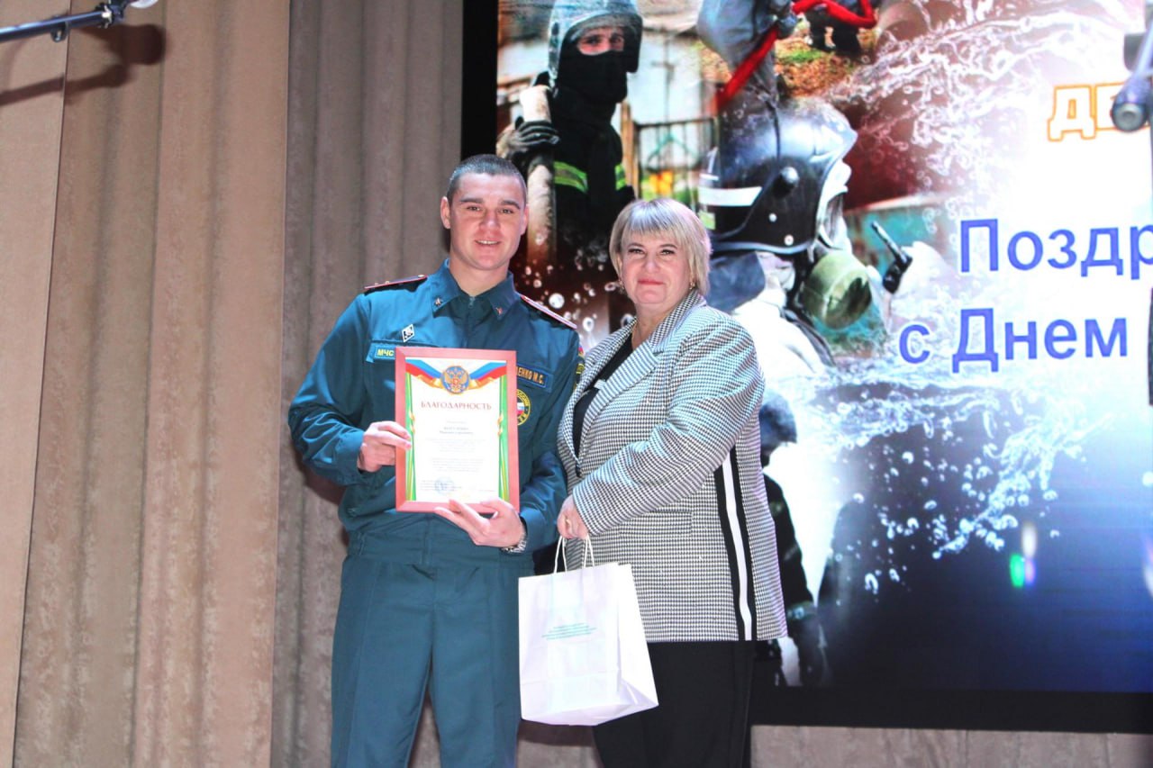 Торжественное мероприятие в честь Дня спасателей прошло в Белокуракинском Доме культуры