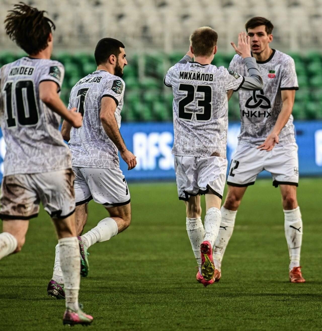 Уфа и Нефтехимик разыграют между собой путевку в следующий этап Кубка России Сегодня Нефтехимик проведёт выездной матч против Уфы в рамках Кубка России Игра состоится в Уфе и определит кто из команд продолжит борьбу за трофей Победитель встречи выйдет в следующий раунд турнира где сыграет против Ростова Нижнекамский клуб ранее выбил из розыгрыша кубка Волгарь из Астрахани и ярославский Шинник обе встречи завершились в серии пенальти Читать полностью