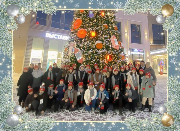 Каникулы в новогодней Москве стали ярким впечатлением 3 дневная поездка в числе детей сотрудников железнодорожных предприятий Камышинского района была организована работодателями совместно с первичной профсоюзной организацией Роспрофжел Ребята посетили столичные музеи Победы Царь Макет и Огни Москвы прогулялись по ВДНХ Измайловскому кремлю и фиджитал пространству Futurione Кульминацией тура стала Новогодняя ёлка в Государственном Кремлёвском дворце Яркое шоу любимые герои и долгожданный подарок от Деда Мороза создали неповторимую праздничную атмосферу Ведущий специалист по кадрам сервисного локомотивного депо Петроввальское Приволжского филиала компании ЛокоТех Сервис Марина Шиленко от лица родителей поблагодарила за организацию разносторонней и очень интересной поездки Одним из участников путешествия стал её сын Александр Для наших детей это были не просто экскурсии а ценный опыт яркие эмоции и память на всю жизнь отметила она Фото участников экскурсии