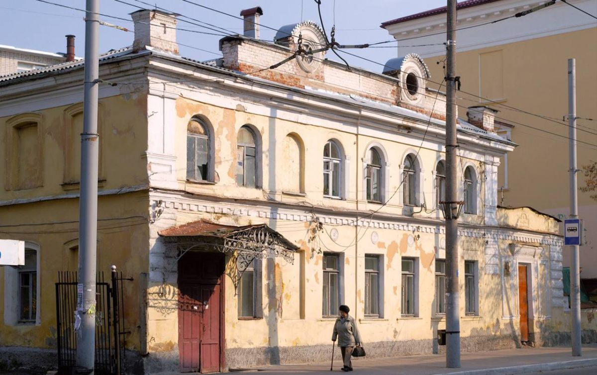 В Калуге началась реставрация дома Сорокиных     В Калуге стартовали работы по сохранению объекта культурного наследия местного значения — дома Сорокиных, расположенного на улице Королёва, 43. Здание, построенное в последней четверти XIX века, является многоквартирным и нуждается в восстановлении.  ↗  Прислать новость   Подписаться