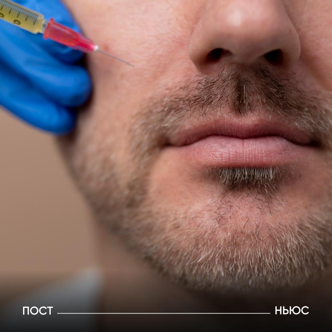 Мужчины в России все чаще идут к пластическим хирургам чтобы похудеть и увеличить пенис Спрос на пластические операции среди мужской части населения в России вырос на 40 за последние пять лет пишут Известия Основная аудитория мужчины 30 50 лет уже состоявшиеся в профессии Чаще всего пациенты выбирают липосакцию коррекцию грудных желез и интимные операции включая увеличение полового члена Цена таких изменений может доходить до сотен тысяч рублей и это без гарантии идеального результата Рост интереса специалисты связывают с давлением соцсетей и массовой культуры ну вот а еще что то женщинам про накаченные губы говорят это странно Подписывайтесь на PostNews в MAX