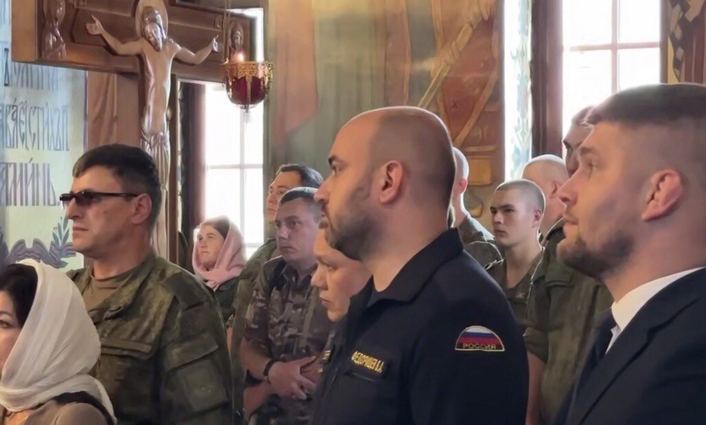Беспилотные технологии под присмотром Николая Чудотворца В епархиальном образовательном центре в Рощинском детей обучат беспилотным технологиям При церкви Святого Николая Чудотворца в Рощинском откроют класс беспилотных технологий Занятия будут проходить в Детском епархиальном образовательном центре Ребята здесь занимаются творчеством а теперь будут осваивать и современные технологии сообщил губернатор Вячеслав Федорищев Глава региона заявил что в каждой школе Самарской области в течение пяти лет появится класс Российские технологии посвящённый беспилотным системам Почему Российские технологии Потому что все что там будет и 3D принтеры и беспилотники всё будет российского производства Мы начинаем в этом году стартуем их будет сейчас всего десять но из года в год мы дойдем к тому что 658 наших школ будут оборудованы такими классами заявил Вячеслав Федорищев на пленарной сессии Дронификация экономики барьеры и перспективы Губернатор анонсировал отмену региональных налогов для разработчиков беспилотных систем