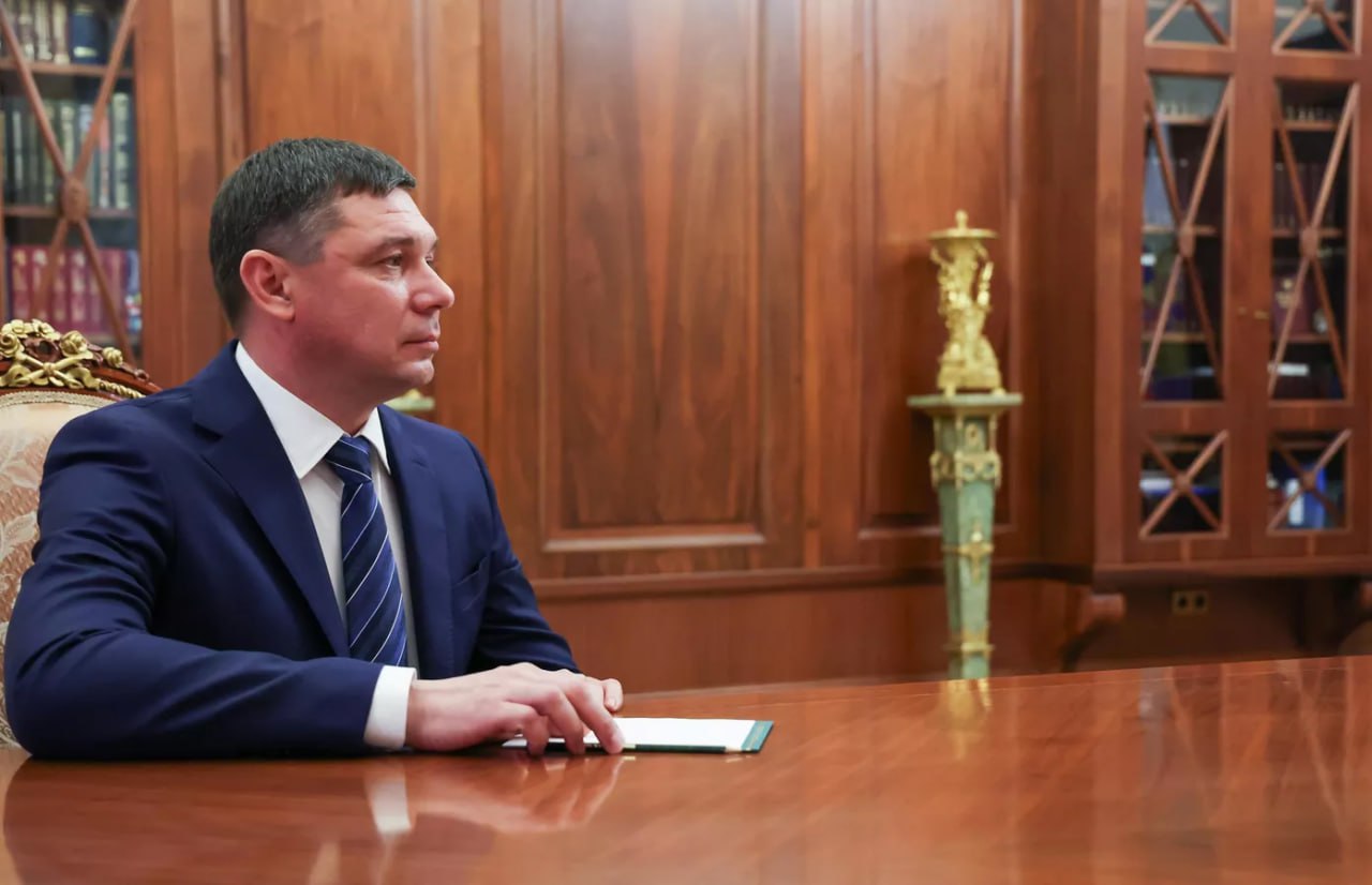 Министерство градостроительства и министерство имущественных отношений Тамбовской области проверят из-за передачи областной земли частным лицам без торгов, - сообщил врио губернатора Евгений Первышов. "На протяжении нескольких лет чиновники минимум двух министерств реализовывали схему с предоставлением участков "псевдоинвесторам". Всё проходило без торгов и необходимых по закону юридических процедур". По словам главы региона, люди получали землю из областной собственности под видом инвестиций, строили на ней дома и узаконивали это через суд. Чиновники из минимущества даже не приходили на такие судебные заседания, несмотря на то, что земельные участки были дорогие, и регион терял право собственности на них. "Эта вакханалия была регулярной, сейчас известно о 23 таких случаях".