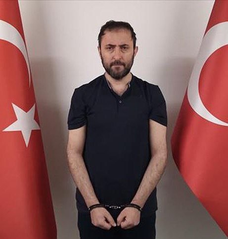 Одного из главарей "Исламского государства" Озгюра Алтуна задержали на пакистано-афганской границе, передает агентство Anadolu. Спецслужбы Турции и Пакистана сорвали планы террористов против Турции, расшифрована их вербовка, изъяты цифровые материалы, а также планы действий. запрещенная в России террористическая группировка