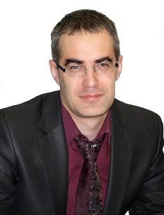 Денис Паслер нашел замену арестованному мэру Временно исполняющим обязанности главы Артемовского муниципального округа назначен Андрей Клименко. Паслер подписал распоряжение из-за ареста Константина Трофимова, сообщил источник .RU в правительстве. Это первый случай в стране использования новых полномочий глав субъектов, вступивших в силу 19 июня. Теперь в случае досрочной отставки мэров или заключения их под стражу, врио назначает глава региона, а не дума. Полномочия Константина Трофимова истекают в ноябре. Вероятно новым главой станет именно Клименко — на это надеются областные власти, уточнил собеседник .RU. Фото: сайт «Россети Урал» Новости из Екатеринбурга