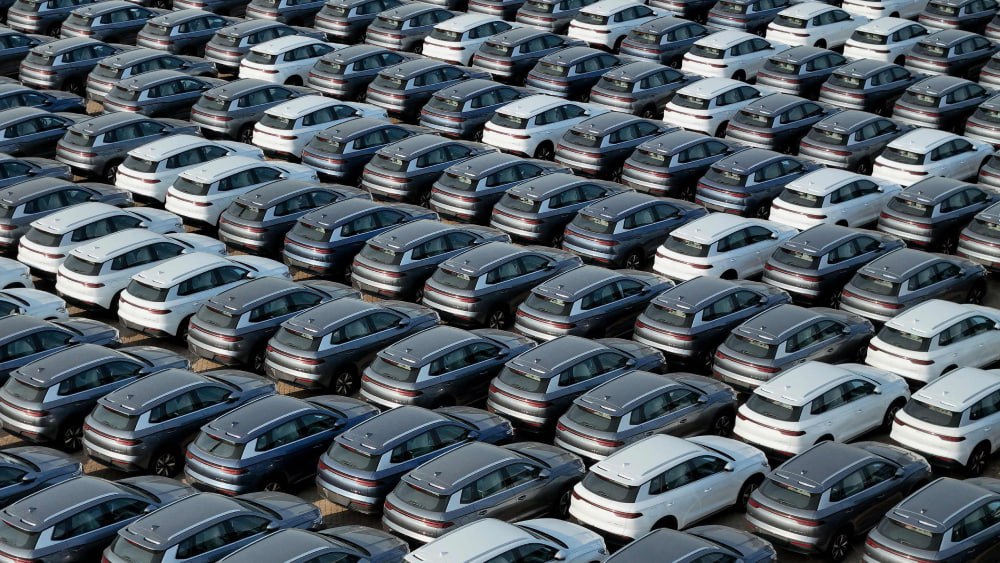 Несколько дочерних структур компании BYD в Америке подали в суд иск на правительство США Целью разбирательства является обжалование указа президента о введении пошлин в размере 100 на машины китайского производства Эксперты отмечают что у BYD есть шанс на успех так как ранее Международный торговый суд США признал что президент не располагает полномочиями введения пошлин Судебный иск может привести к открытию рынка США для китайских производителей byd chinamashina news