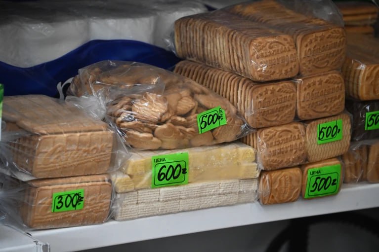 В Госдуме предложили снизить ставки НДС на продукты питания Проект о снижении налога на добавленную стоимость которым облагаются продукты питания и другие социально значимые товары внесут в Госдуму сегодня 8 сентября Так предлагается снизить НДС на указанную продукцию с 10 до 5 Кроме того проектом предлагается снизить ставку НДС также и для книжной продукции периодических изданий медикаментов и товаров для детей Подписаться на truekpru Читать нас в MAX