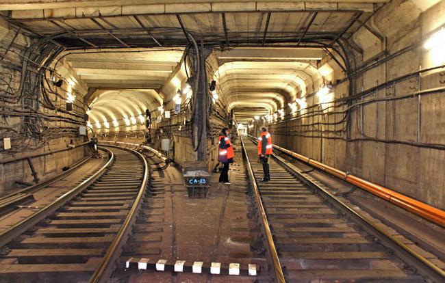 Официальное заявление пресс службы Ташкентского метрополитена Сегодня 5 декабря в 11 55 в поезде 39 который следовал по маршруту между станциями Гафур Гулям и Алишер Навои была выявлена техническая неисправность Из за этого состав вынужден был приостановить движение на шесть минут Для оперативного устранения проблемы поезд отбуксировали на технический осмотр прицепив к следующему проходящему составу На данный момент движение в метро полностью восстановлено и осуществляется по установленному графику Остерегайтесь фейков Это единственный официальный канал NovostiUZ Подпишитесь чтобы получать достоверные новости и актуальные курсы валют   Вы с Telegram Premium Поддержите нас одним нажатием Ссылка на пост   telegram me NovostiUZ 59591