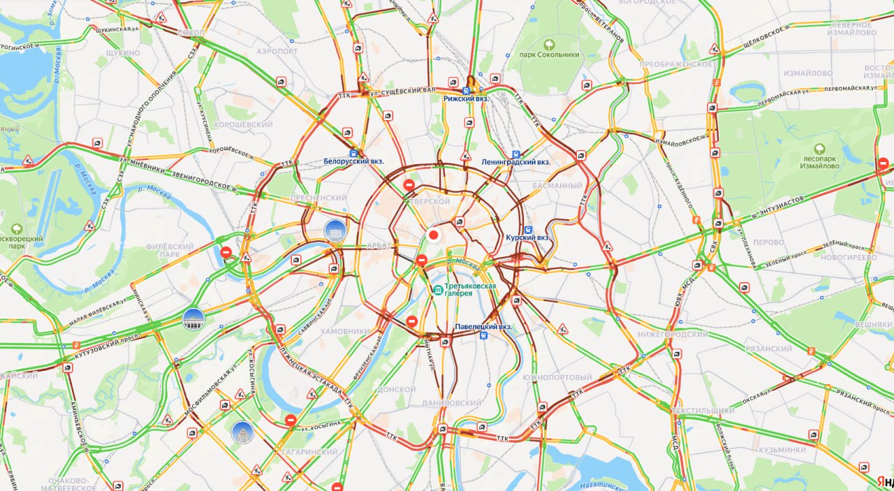 Москва встала в одну большую пробку Заторы в столице достигли рекордно высоких 10 баллов Это случилось в этом году впервые Всё из за перекрытий некоторых дорог Сегодня нельзя проехать по Покровке и внешнему участку Садового кольца вблизи улицы Земляной Вал Социальное if market news